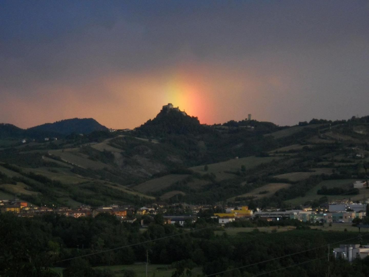 L'Angolo Di Verlano Canossa Buitenkant foto