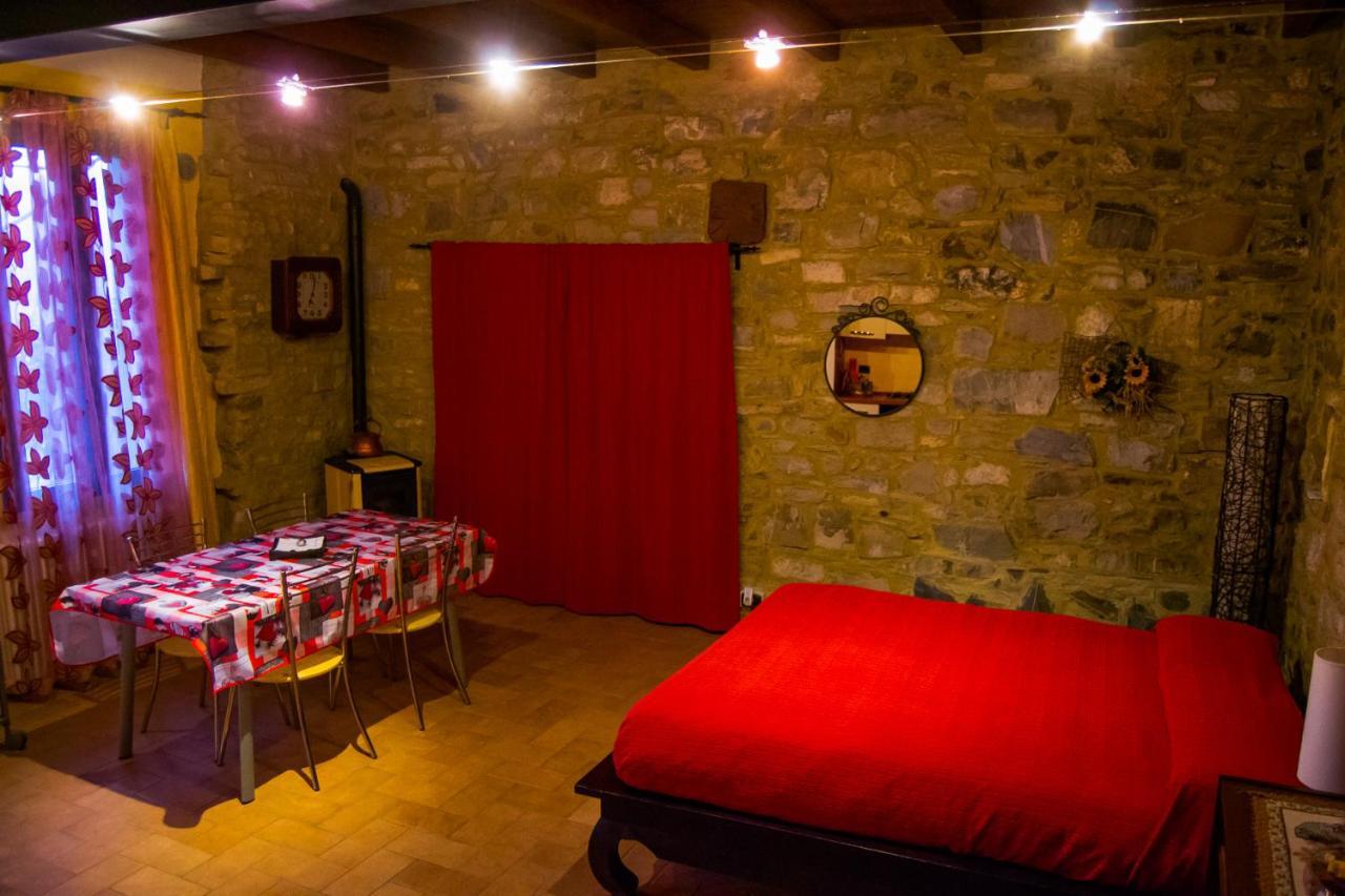 L'Angolo Di Verlano Canossa Buitenkant foto