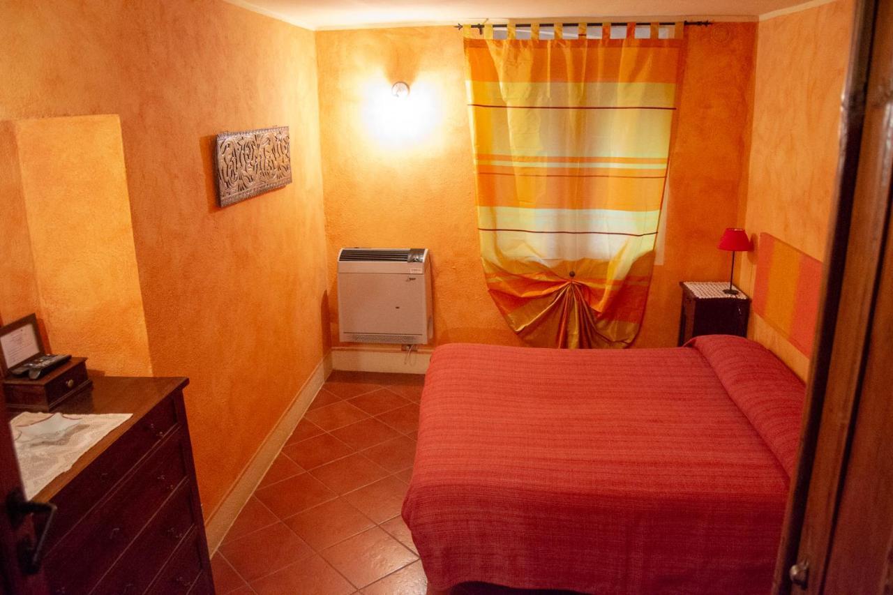 L'Angolo Di Verlano Canossa Buitenkant foto
