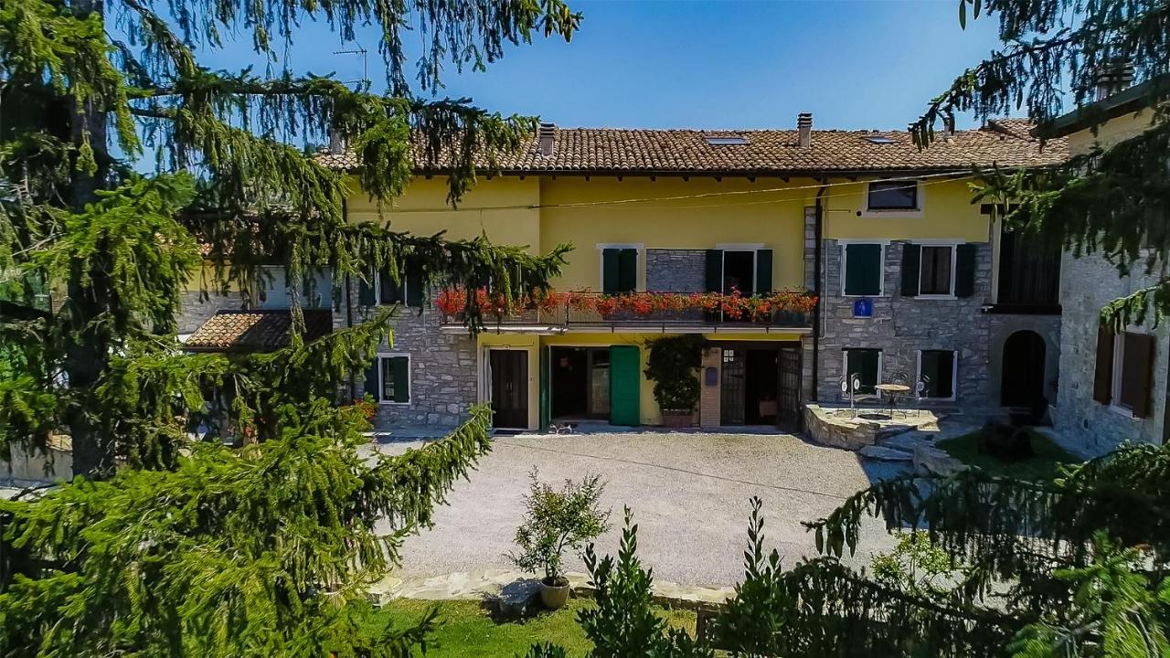 L'Angolo Di Verlano Canossa Buitenkant foto