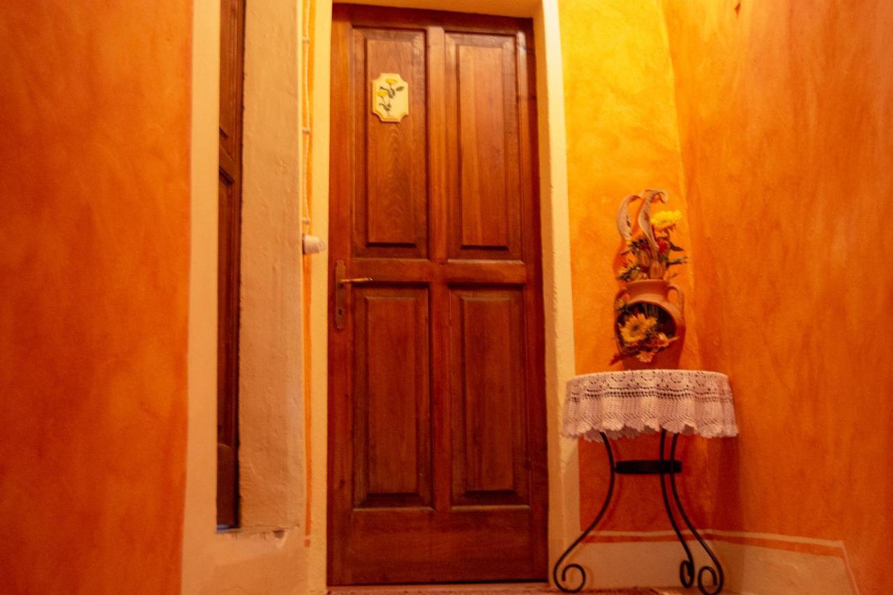 L'Angolo Di Verlano Canossa Buitenkant foto